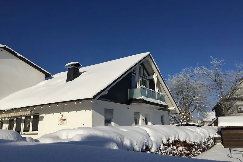 Außenseite Ferienhaus (Winter)