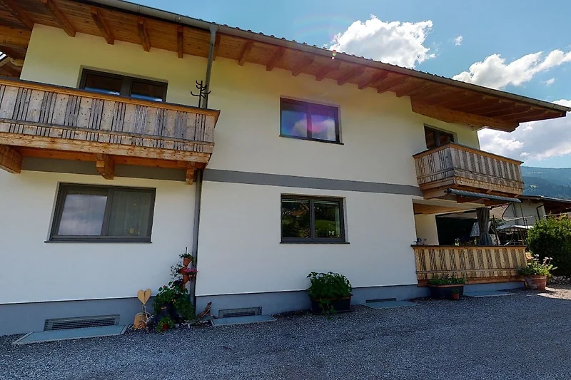 Außenseite Ferienhaus (Sommer)