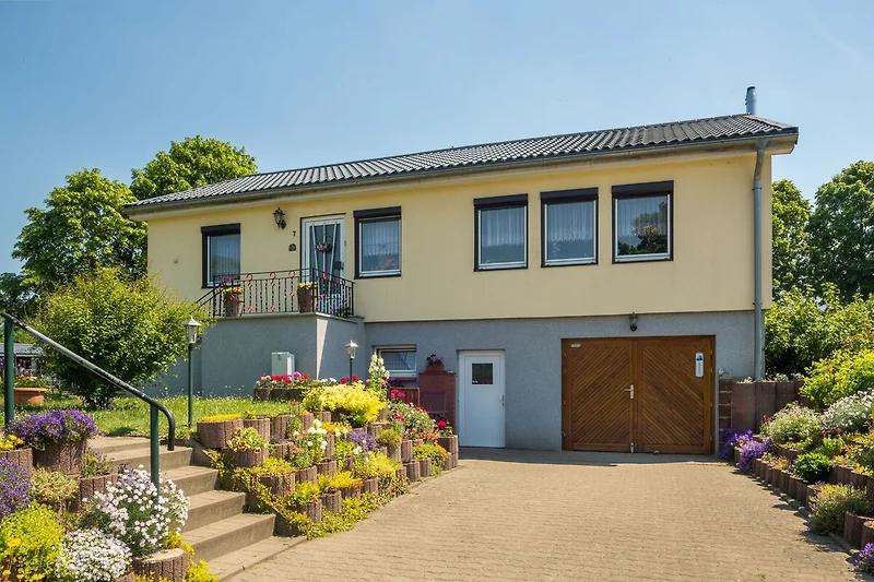 Außenseite Ferienhaus (Sommer)