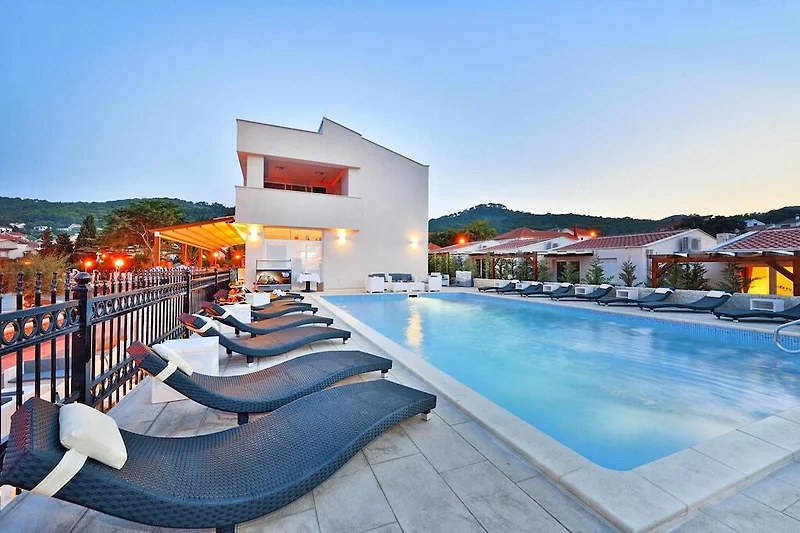 Piscina casa vacanze