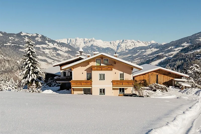 Exterieur vakantiehuis (winter)