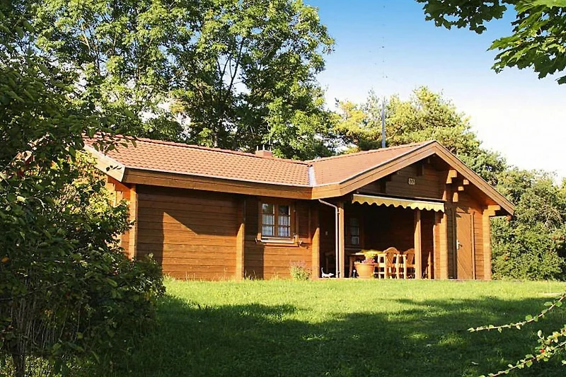 Außenseite Ferienhaus (Sommer)