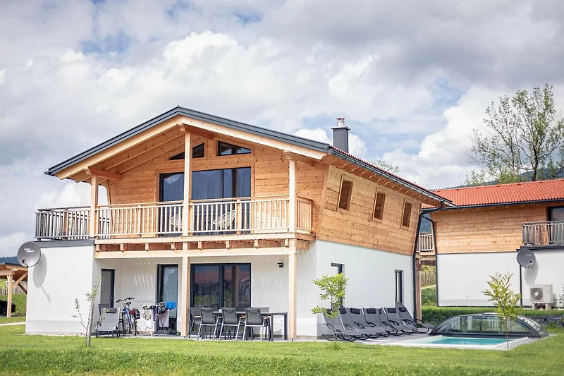 Außenseite Ferienhaus (Sommer)