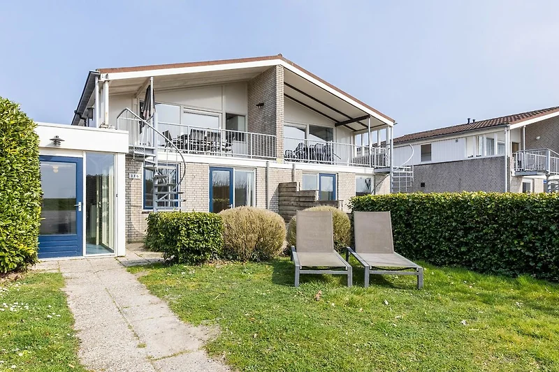 Außenseite Ferienhaus (Sommer)