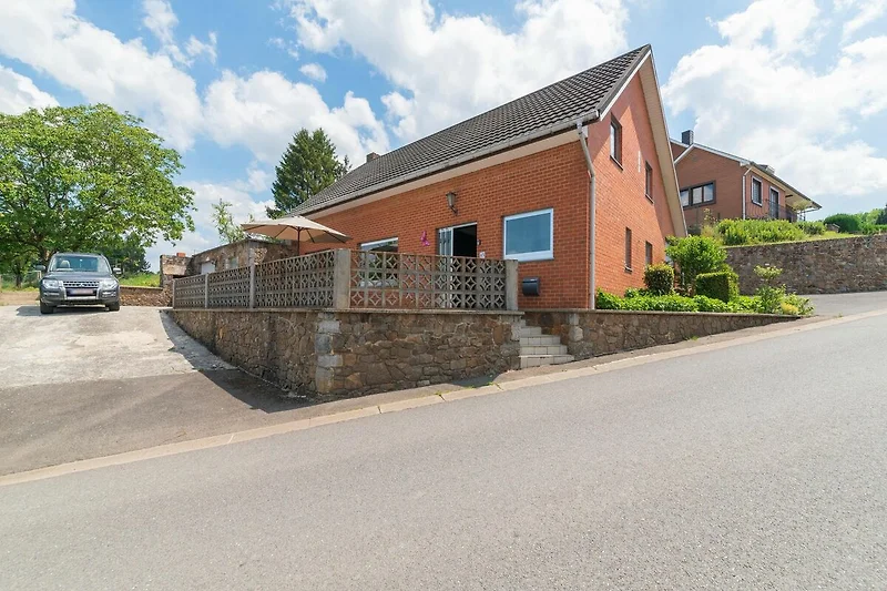 Außenseite Ferienhaus (Sommer)