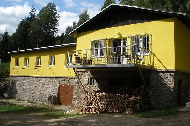 Außenseite Ferienhaus (Sommer)