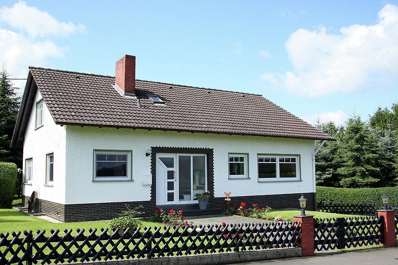 Außenseite Ferienhaus (Sommer)