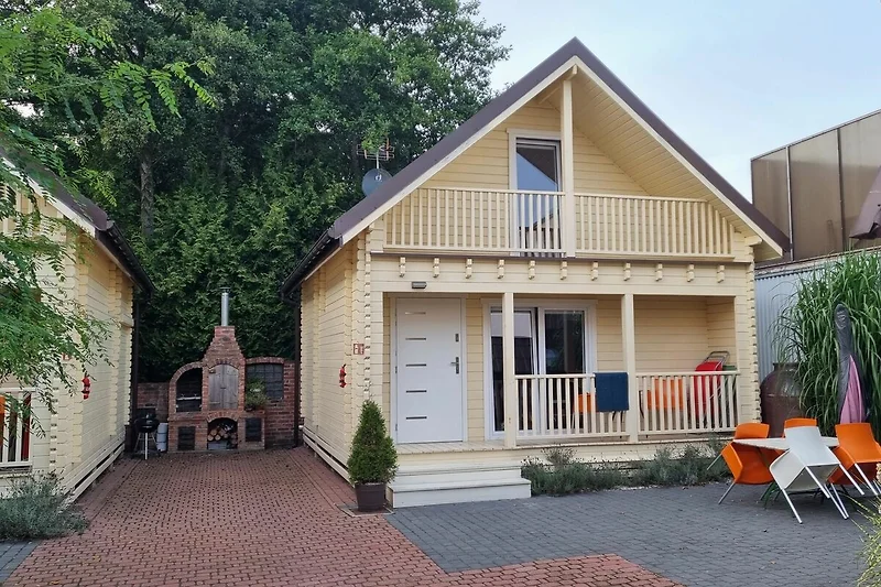 Außenseite Ferienhaus (Sommer)