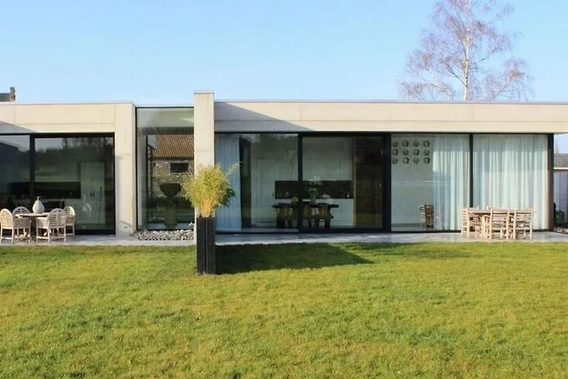 Außenseite Ferienhaus (Sommer)
