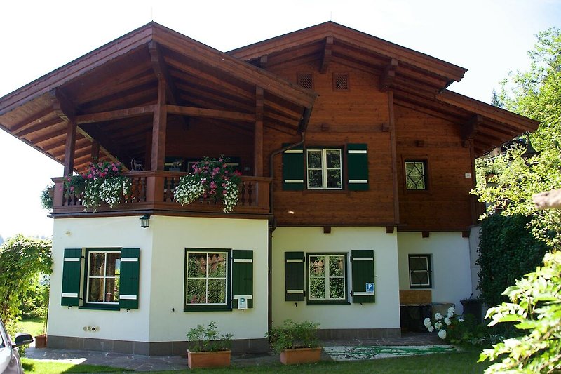 Außenseite Ferienhaus (Sommer)