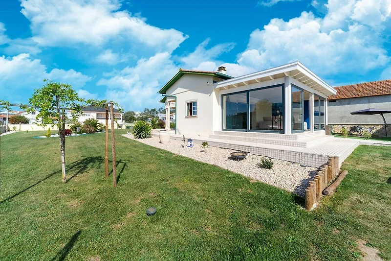 Außenseite Ferienhaus (Sommer)