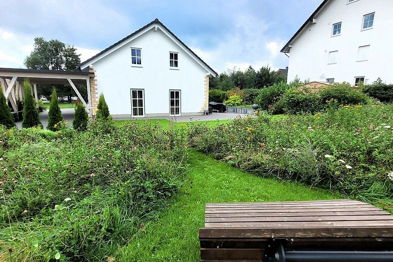 Außenseite Ferienhaus (Sommer)