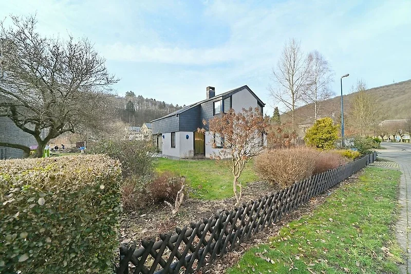 Außenseite Ferienhaus (Sommer)