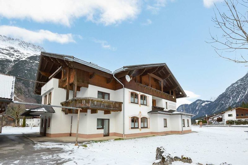 Außenseite Ferienhaus (Winter)