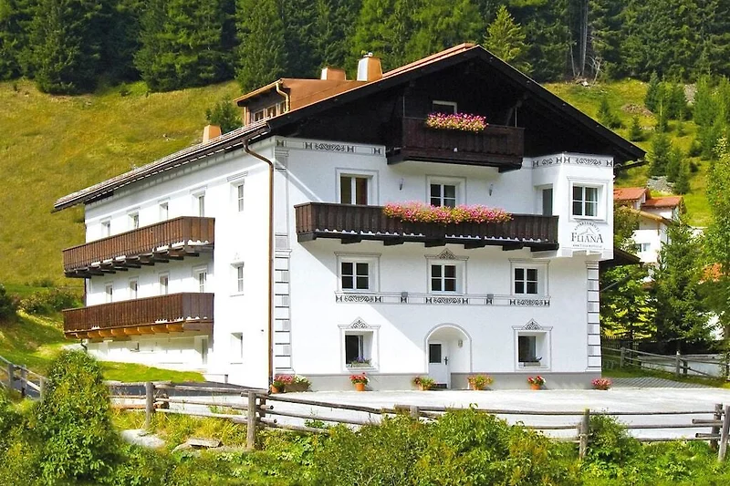 Außenseite Ferienhaus (Sommer)