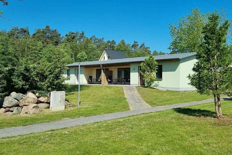 Außenseite Ferienhaus (Sommer)