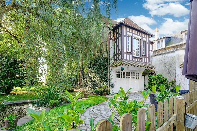 Außenseite Ferienhaus (Sommer)