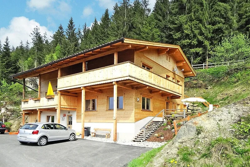 Außenseite Ferienhaus (Sommer)