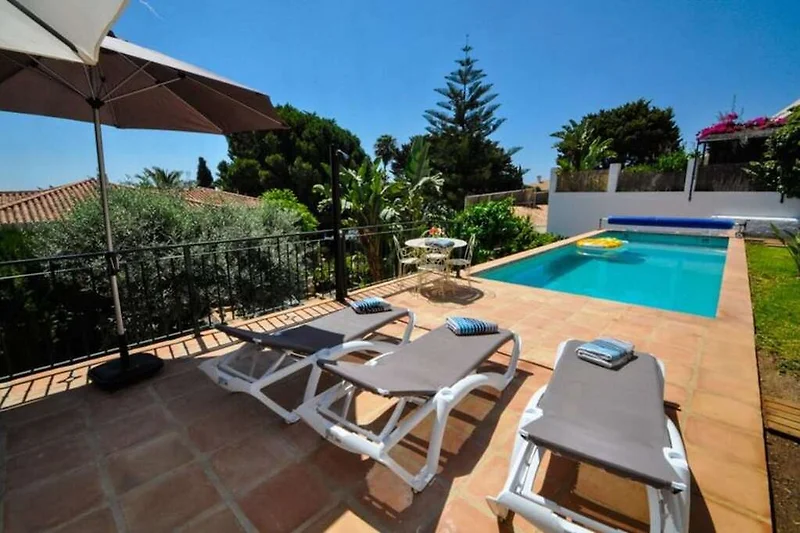 Piscina casa vacanze