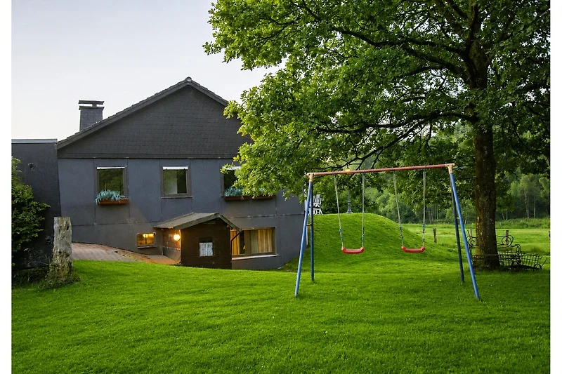 Außenseite Ferienhaus (Sommer)