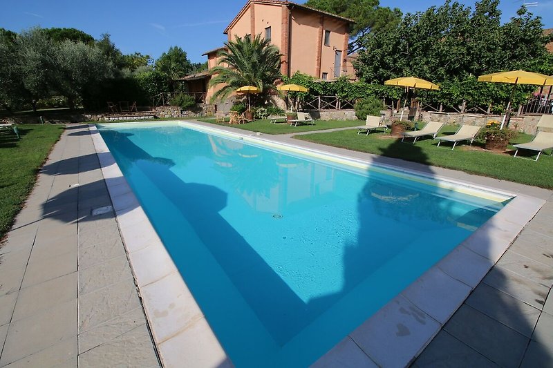 Piscina casa vacanze