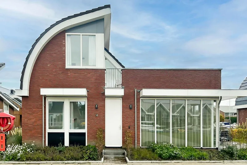 Außenseite Ferienhaus (Sommer)