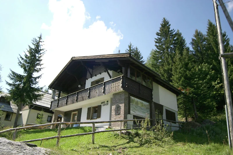 Außenseite Ferienhaus (Sommer)
