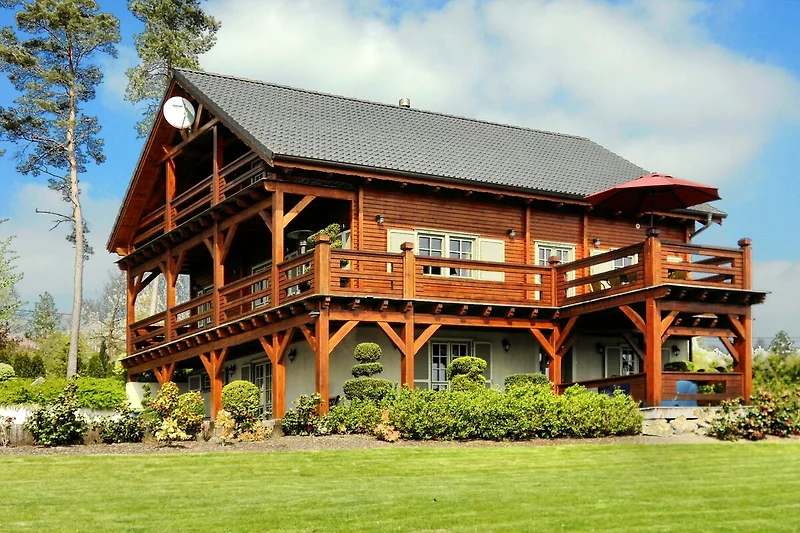 Außenseite Ferienhaus (Sommer)
