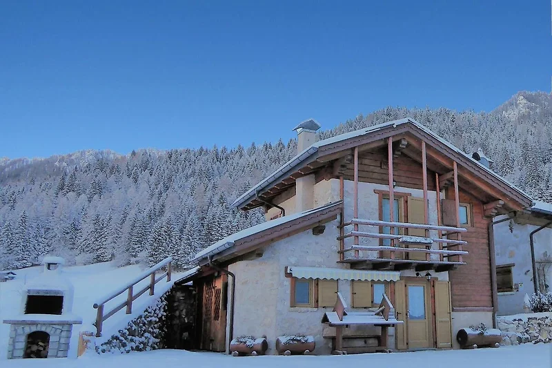 Außenseite Ferienhaus (Winter)