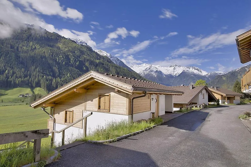 Außenseite Ferienhaus (Sommer)