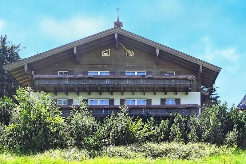 Widok na dom (lato)