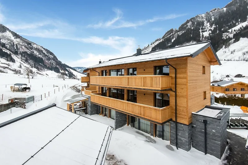 Außenseite Ferienhaus (Winter)