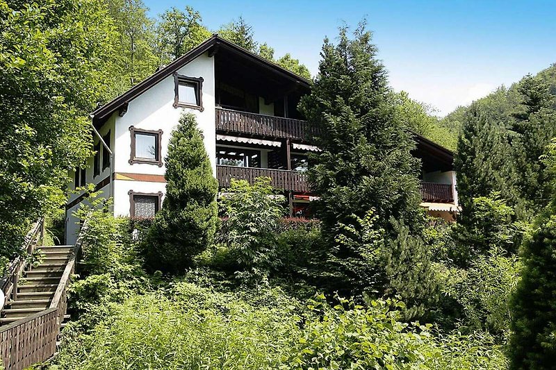 Außenseite Ferienhaus (Sommer)