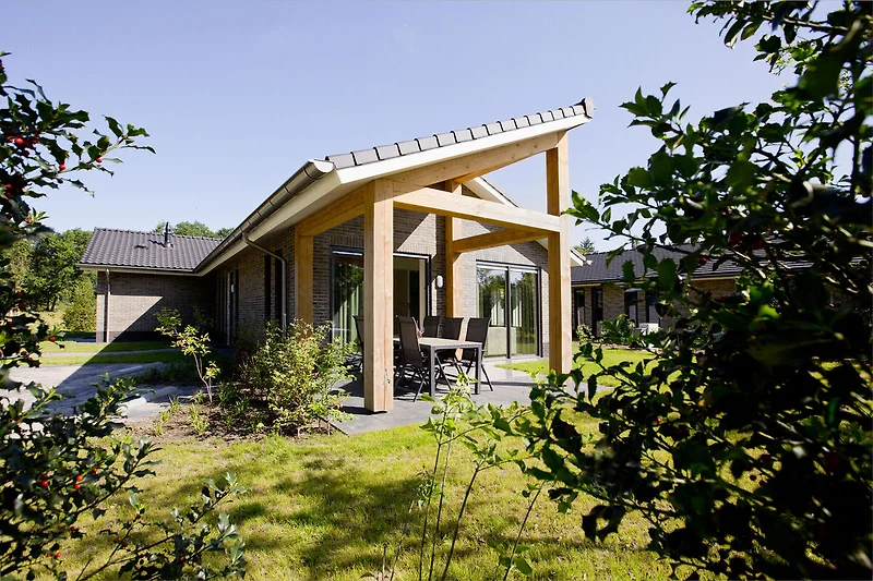 Außenseite Ferienhaus (Sommer)
