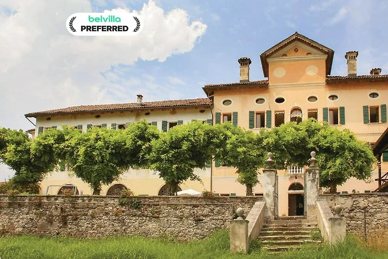 Außenseite Ferienhaus (Sommer)