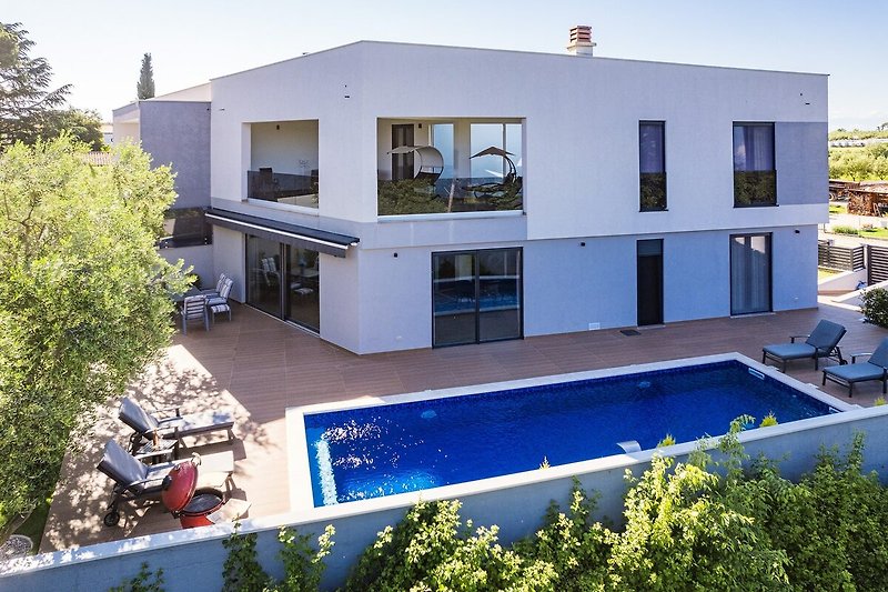 Außenseite Ferienhaus (Sommer)