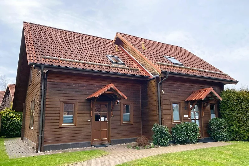 Außenseite Ferienhaus (Sommer)