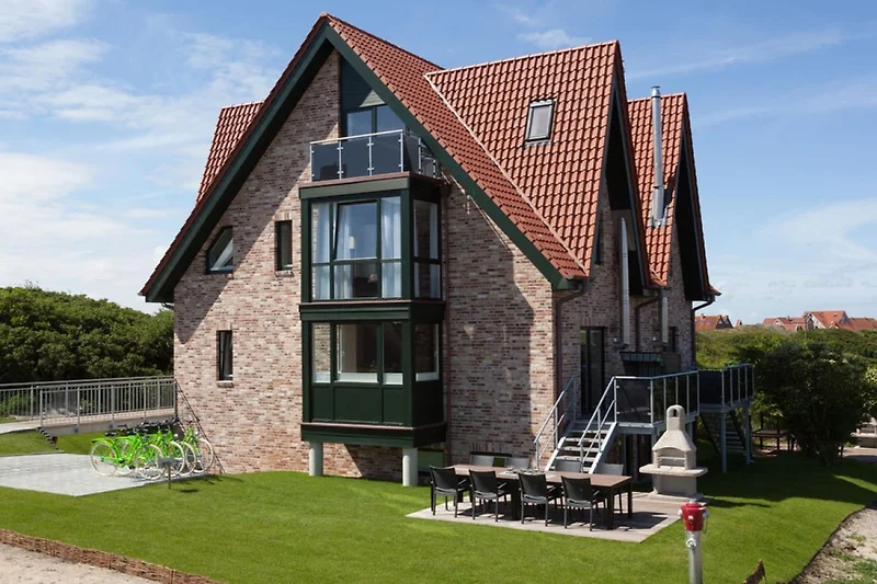 Außenseite Ferienhaus (Sommer)