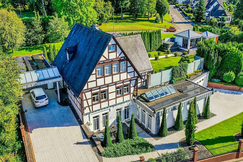 Außenseite Ferienhaus (Sommer)