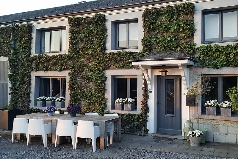 Außenseite Ferienhaus (Sommer)