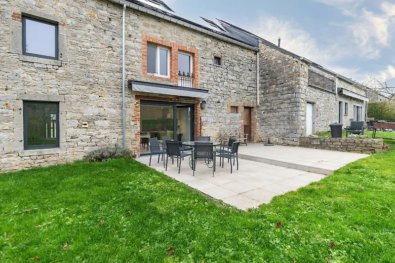 Außenseite Ferienhaus (Sommer)