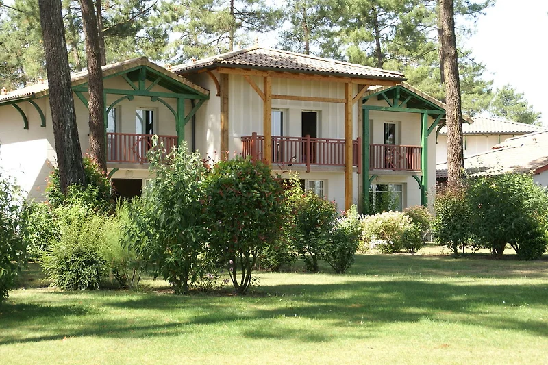 Außenseite Ferienhaus (Sommer)