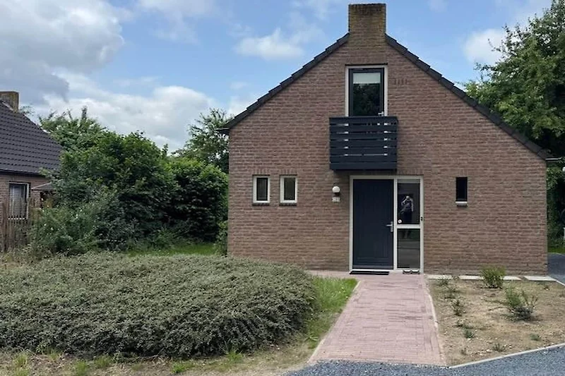 Außenseite Ferienhaus (Sommer)