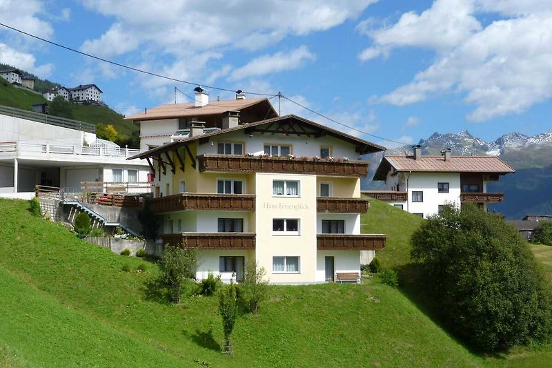 Außenseite Ferienhaus (Sommer)
