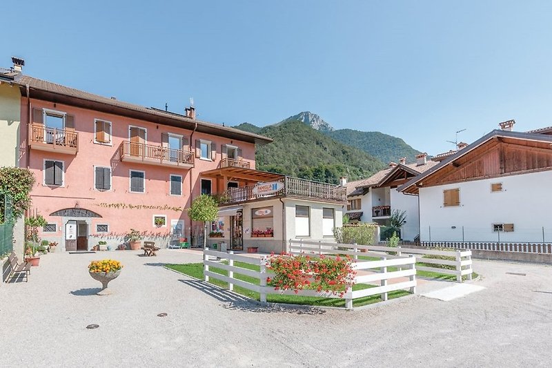Außenseite Ferienhaus (Sommer)
