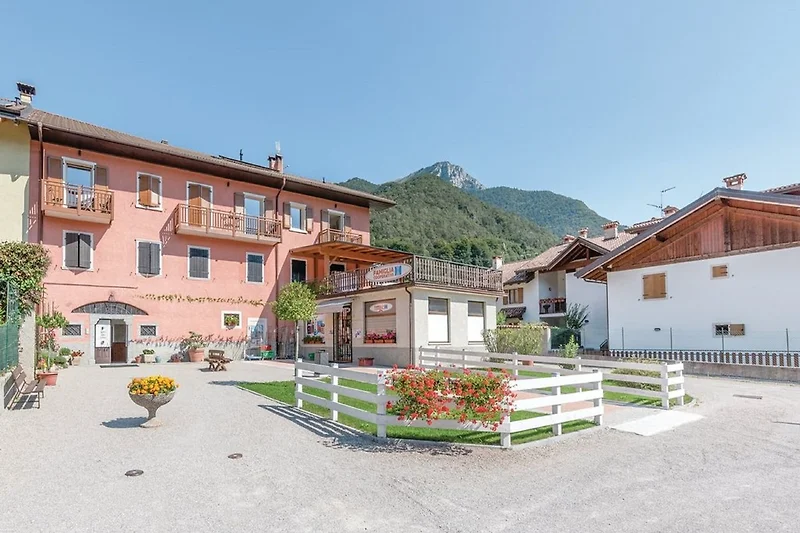 Außenseite Ferienhaus (Sommer)