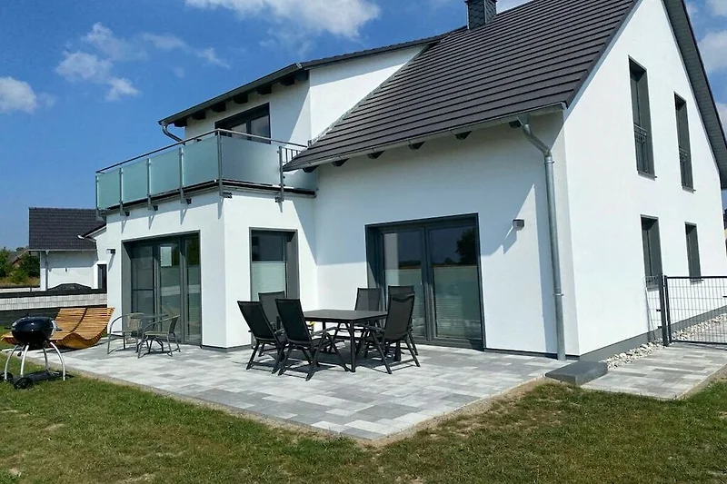 Außenseite Ferienhaus (Sommer)