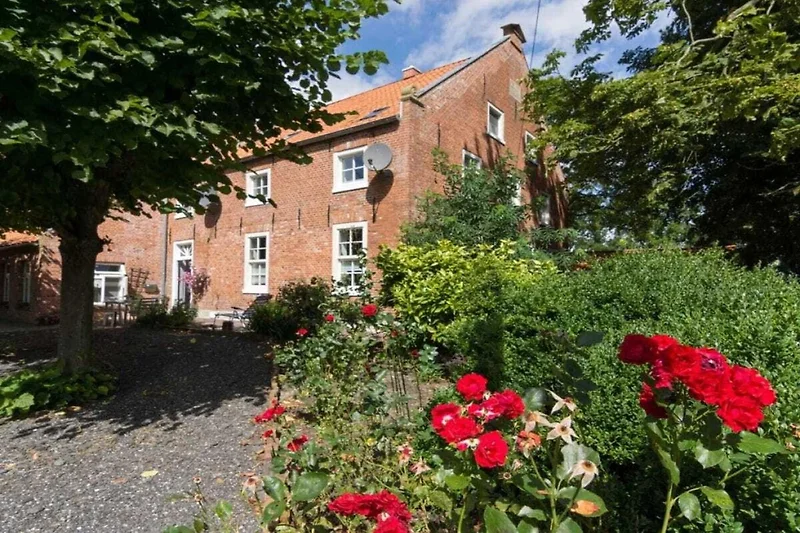 Außenseite Ferienhaus (Sommer)