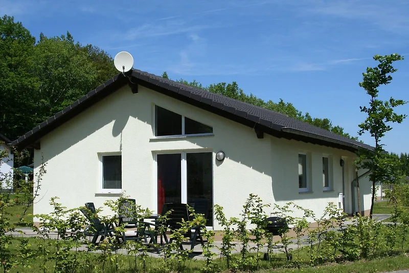 Außenseite Ferienhaus (Sommer)