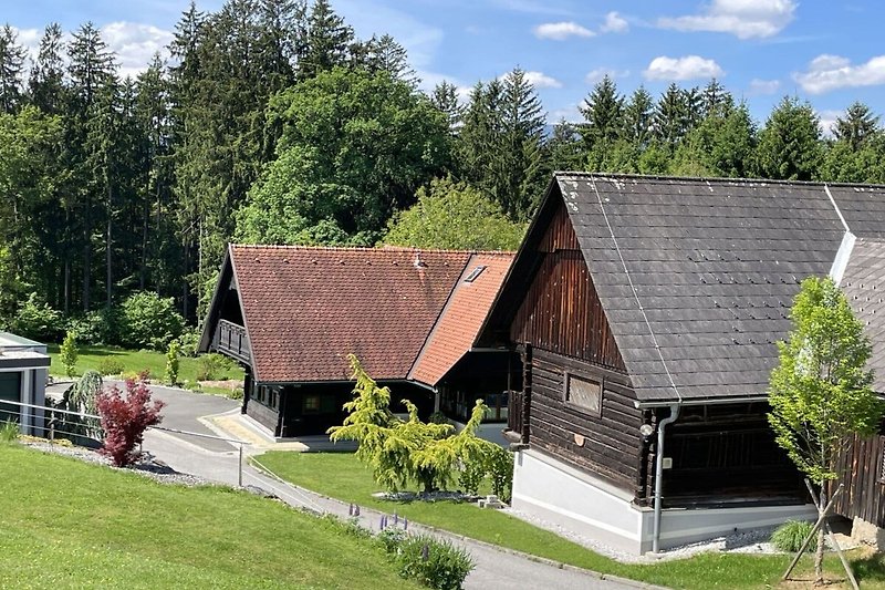 Außenseite Ferienhaus (Sommer)